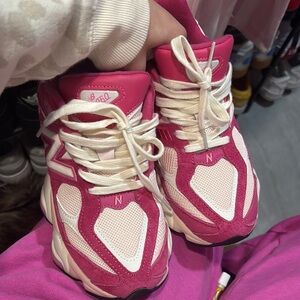 New Balance Pink Sneakers with Chunky Sole and Modern Design